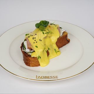 Œufs Bénédicte Jambon Fumé & Basilic