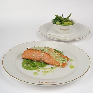 Pavé de Saumon, Sauce Yuzu & Purée de Pois Verts