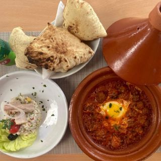 Tajine de Kefta aux œufs+ mini salade+ boisson