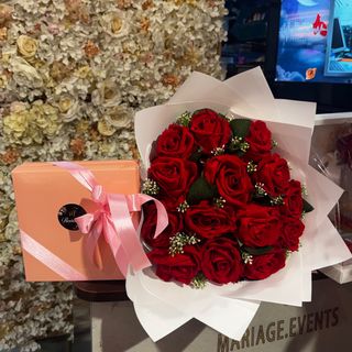 Bouquet roses rouge &boite chocolat de lux