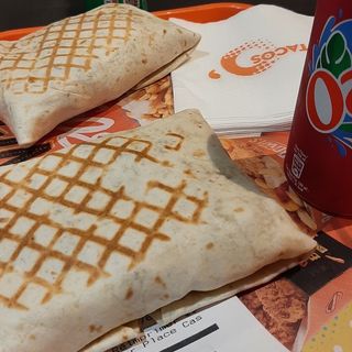 MENU tacos mixte (poulet et viande hachée) servi avec frites et boisson au choix