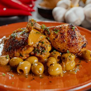 Tagine de Poulet Mekélie au Citron confit et Olives Mesélala