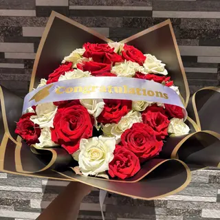 Bouquet avec une bande imprimé Congratulations 