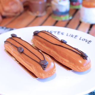 Eclair café