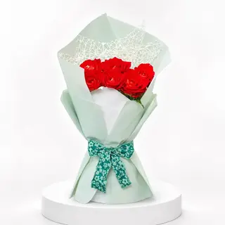 Bouquet de roses rouges emballage vert clair
