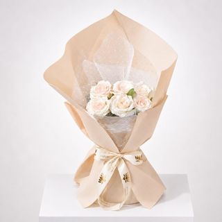Bouquet de 6 roses crème et rose poudré