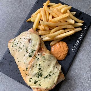 Tacos Gratiné Rustic Chicken  (with homemade sauce and cheese sauce)