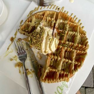 Waffle Kunafa Pistachio Delight