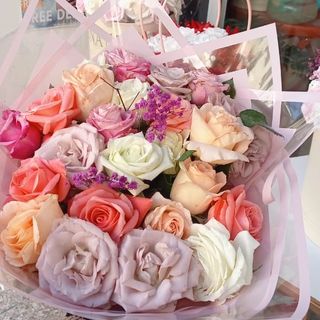 8 fleurs couleurs claires