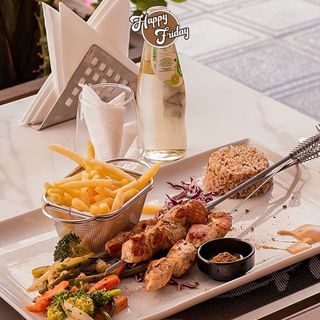 Brochettes De Poulet Grillé À La Crème Aux Champignons