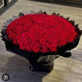 300 Roses Rouges