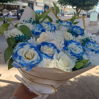 Bouquet roses bleu