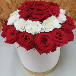 Box blanc roses rouges et blanc 