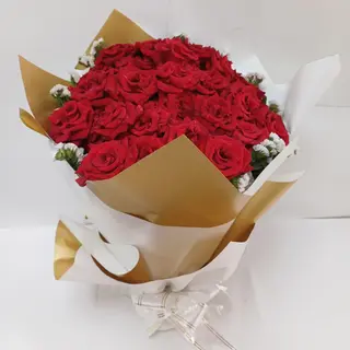 Bouquet Roses Rouges emballage blanc 