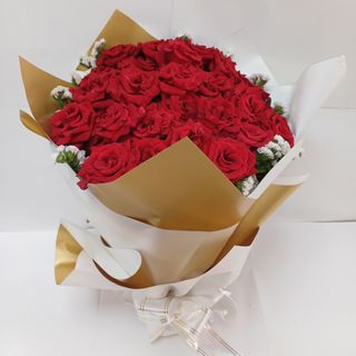 Bouquet Roses Rouges emballage blanc