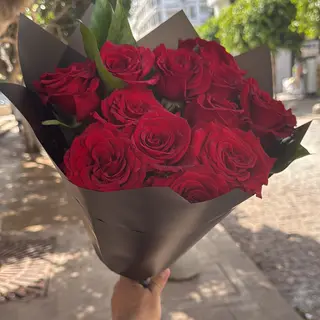 11 Roses Rouges emballage noir