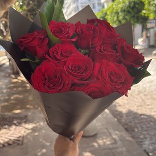 11 Roses Rouges emballage noir