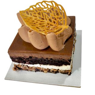 Iris croquant amandes 