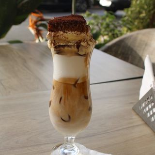 Tiramisu latté milkshake