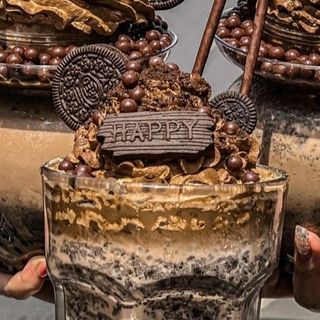 Oreo cheesecake milkshake