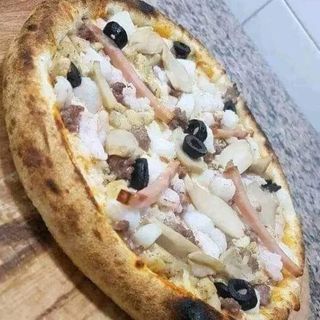 Pizza  fruit  de mer