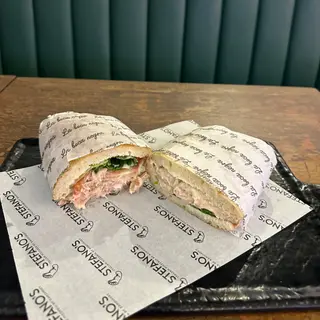 Focaccia Sandwich Tonno Mediterraneo