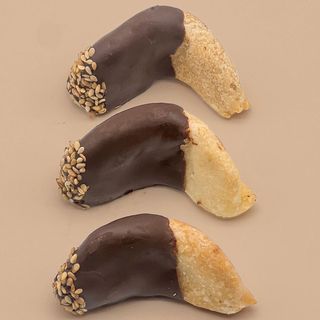 Mignardise de corne de gazelle au chocolat et au sésame - Cube de 300 g