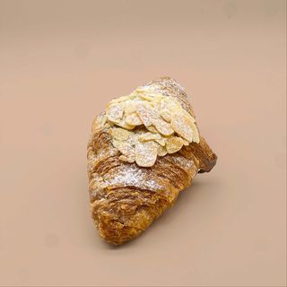 Grand croissant aux amandes