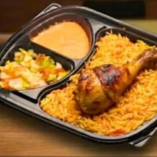 طبق رز مندي مدخن مع (اجنحة دجاج مشوية)