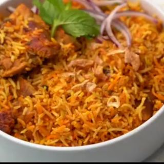 طبق رز كبسةمع (اجنحة دجاج مشوية)
