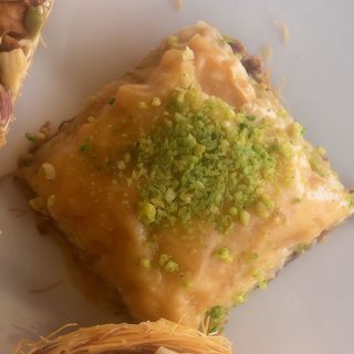 )بقلاوة محشوة بالكاجو (الحجم الصغير