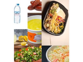 فطور مع طبق شاورما عربي وميني سلطات