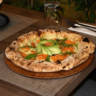 Pizza avocat saumon