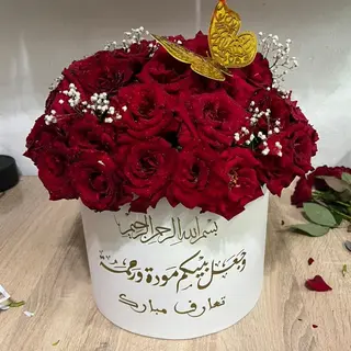 Box de roses rouges avec une touche