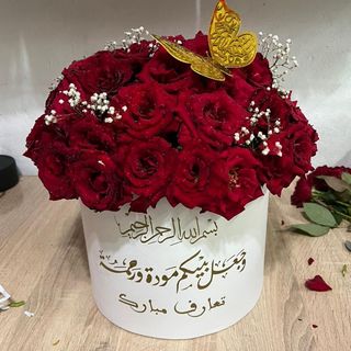 Box de roses rouges avec une touche