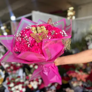 Bouquet Roses fuchsia avec chocolat