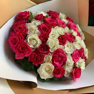 Bouquet de fleurs. 50 roses mèlongh 