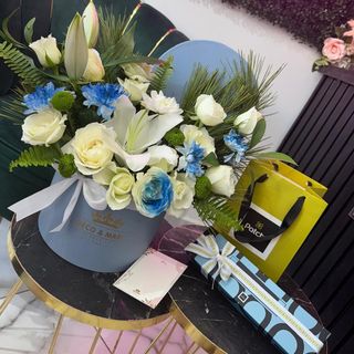 Bouquet De Naissance With Chocolat Patchi 200 Gramme