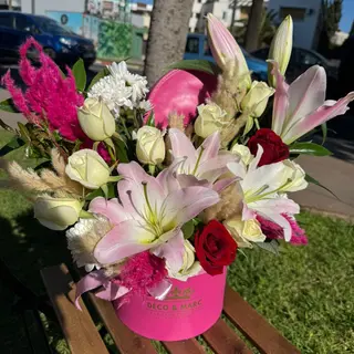 Flower Box Signature (Roses, Lys & Tons Fuchsia)