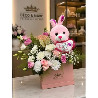 Composition Florale avec Peluche Lapin Rose