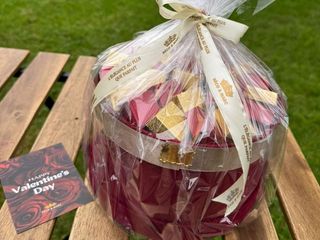 Burgundy Velvet Chocolate Hatbox – 450g