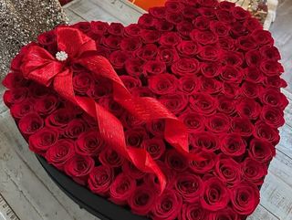 60cm XXL Heart Rose Box – Premium Red Roses with Luxury Ribbon
