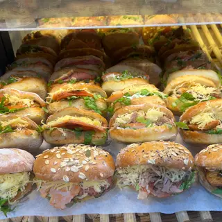 Mini sandwich charcuterie