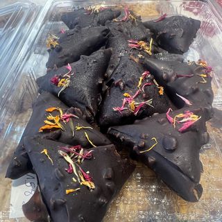 Briwa aux amandes et chocolat