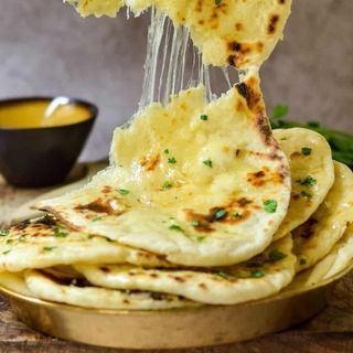 Garlic cheese naan