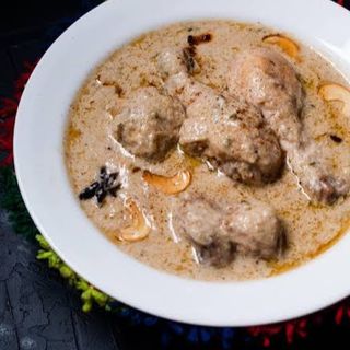 Seulement White korma