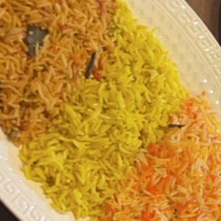 رز بسمتي ميكست مع قطعتين پيلون دجاج+ ميني سلطة وصوص