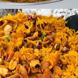 رز كبسة مع 2 پيلون دجاج+مكسرات+خضر مقلية