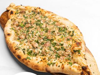 البيتزا على الطريقة التركية بفواكه البحر