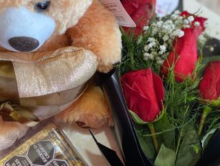 Bouquet + chocolat + nounours